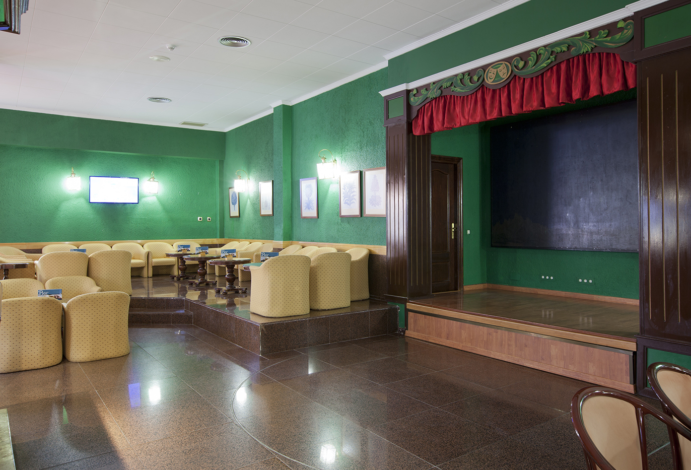 005_alta_playalinda Pub Queen.jpg